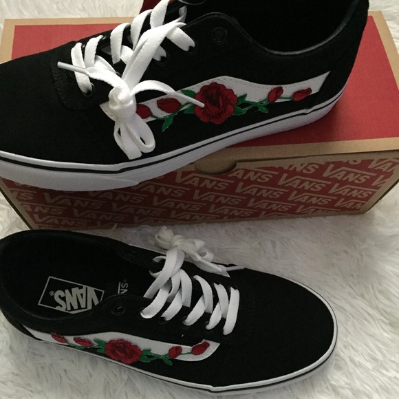 Black vans with red rose - Picture 4 of 4